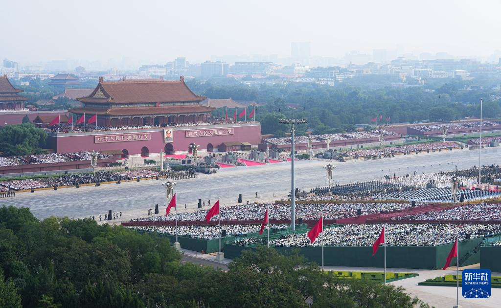 我司组织各部部长集中观看九三阅兵，共抒爱国情怀